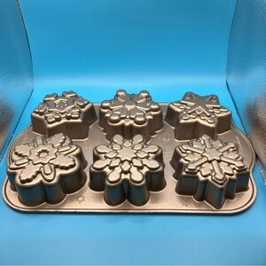 Nordic Ware Frozen Snowflake Cakelet Pan